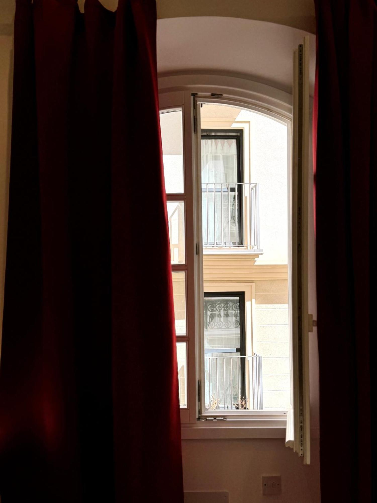 Fabulous City Centre Apartment - Grand Central House غيبرالتار المظهر الخارجي الصورة