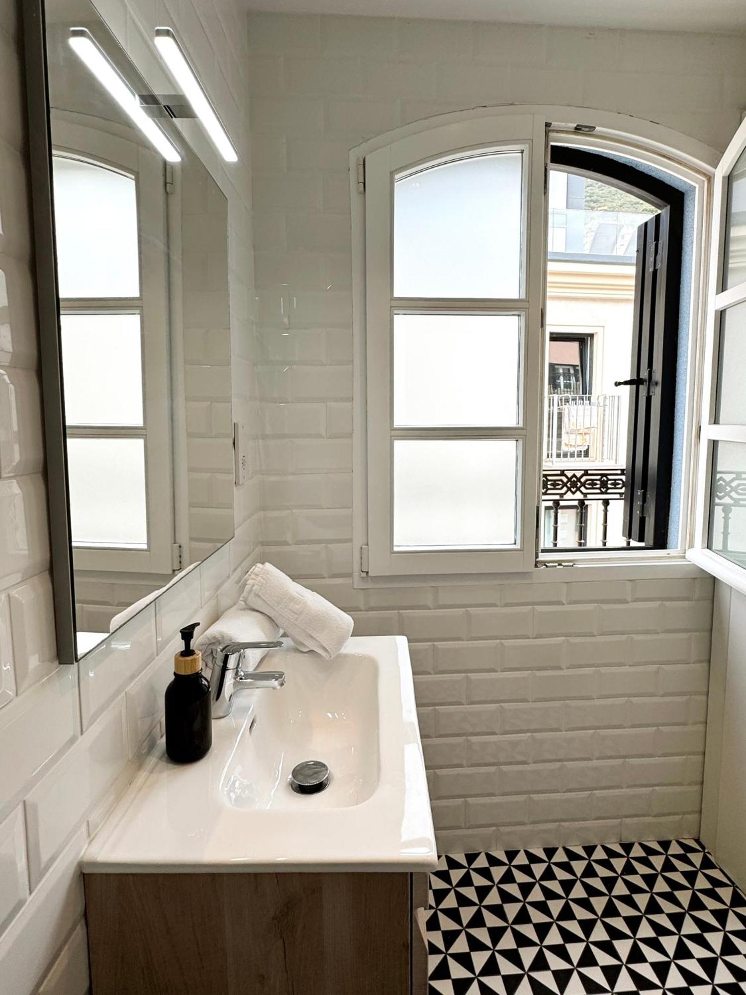Fabulous City Centre Apartment - Grand Central House غيبرالتار المظهر الخارجي الصورة